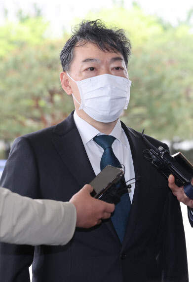 김오수 검찰총장이 13일 서울 서초구 대검찰청에 출근하며 발언하고 있다. 연합뉴스